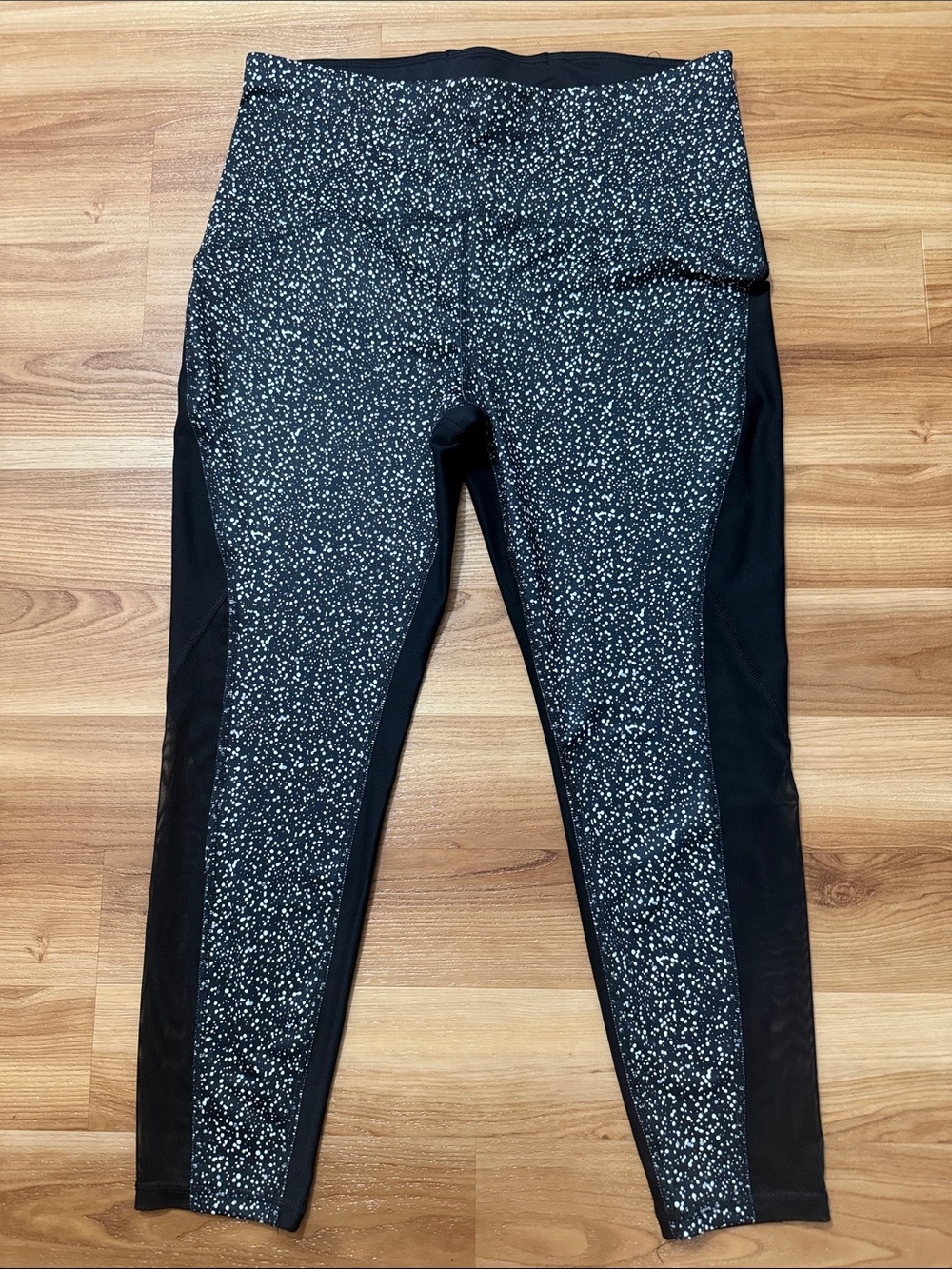 7/8 Ankle High Rise Black and White Speckled Active Leggings with Mesh